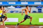 10秒05！“飛人”謝震業(yè)雨中奪冠！在同欣跑道上跑平賽季最佳成績！