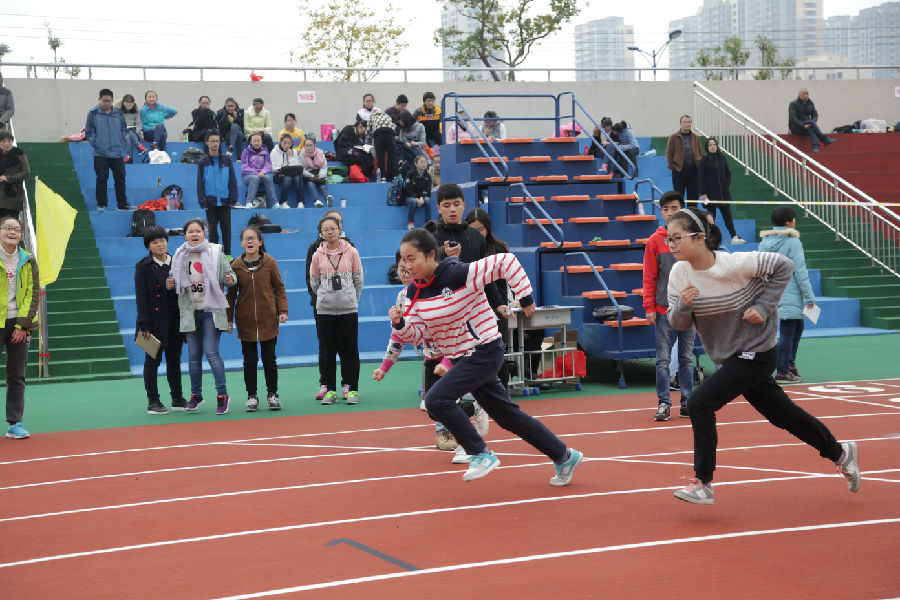 同欣橡膠跑道助力銅陵一中西湖校區(qū)第55屆田徑運(yùn)動(dòng)會(huì)